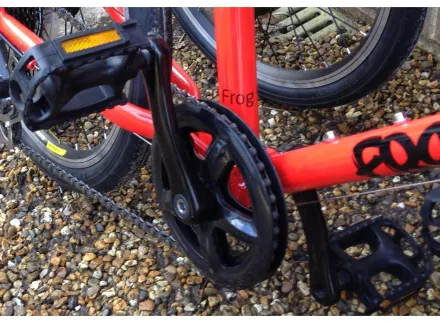 Frog Bikes MTB69 140 mm Vevparti Svart, Dobbel kedjaskyddar