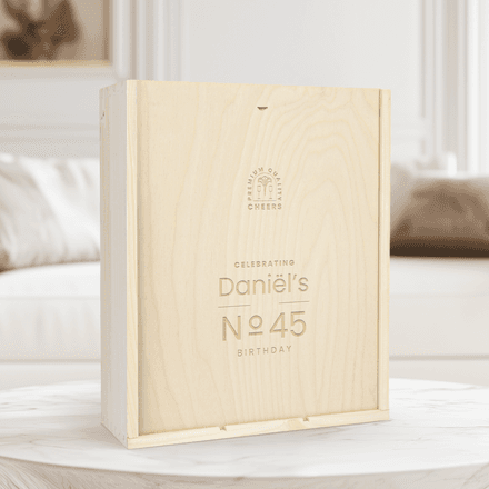 Engraved wooden case with space for a bottle and 2 champagne glasses