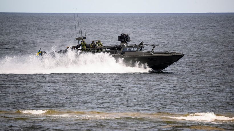 STOCKHOLM, SVERIGE 20260505 Stridsbåt 90 HSM övar ytstrid på Väddö skjutfält i Roslagen under militärövningen Aurora 26. Foto: Henrik Montgomery / TT / Kod 10060

