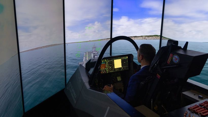 Flygsimulator visas upp i Singapore i februari 2026