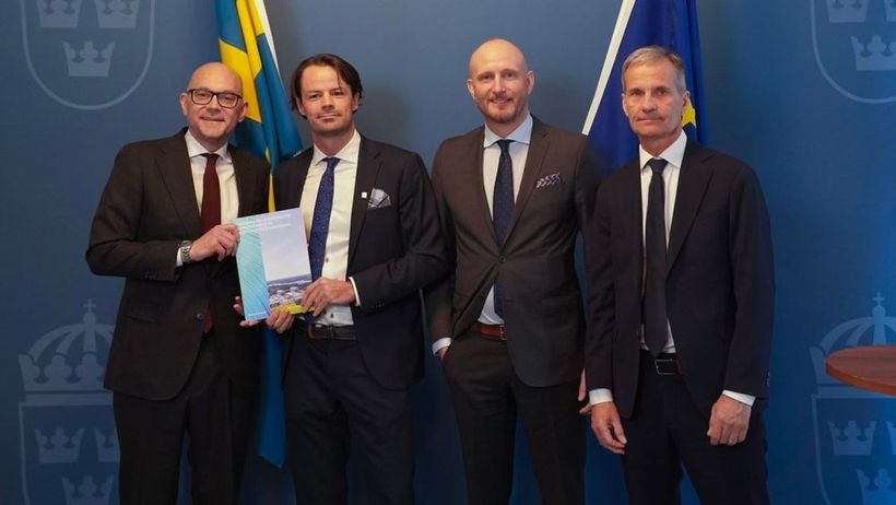 Från vänster Johan Britz (Minister), Balder Hagert (Head of Projects, KNXT), John Ahlberg (CSO, KNXT), Karl Thedéen (CEO Studsvik)