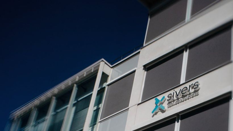 2026-04-21 Stockholm Kista fasad skylt genre Sivers 