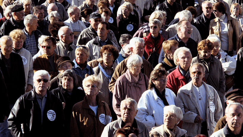 Tyskland pension Senior citizens demonstrate in Berlin, in this Monday, Oct. 13, 2003 file photograph, against the German pension policies. 