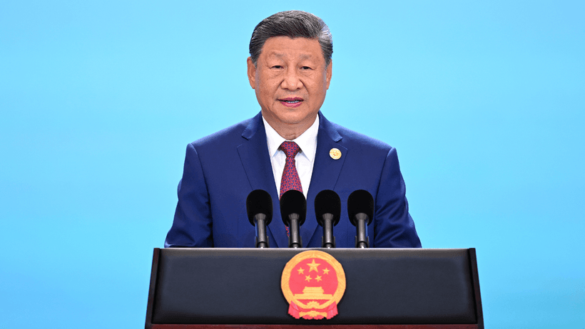 Xi Jinping stärker Kinas position via handel och militär.