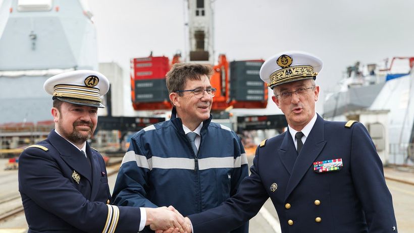 Från vänster Tanguy Camenen, fransk officer, Pierre-Eric Pommellet, VD Naval Group och Nicolas Vaujour, chef för franska marinen