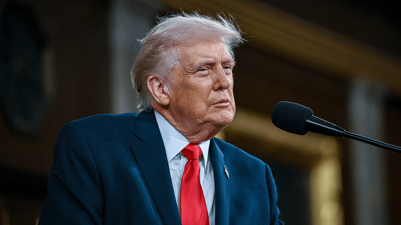 USA:s president Donald Trump dras med låga opinionssiffror inför mellanårsvalet