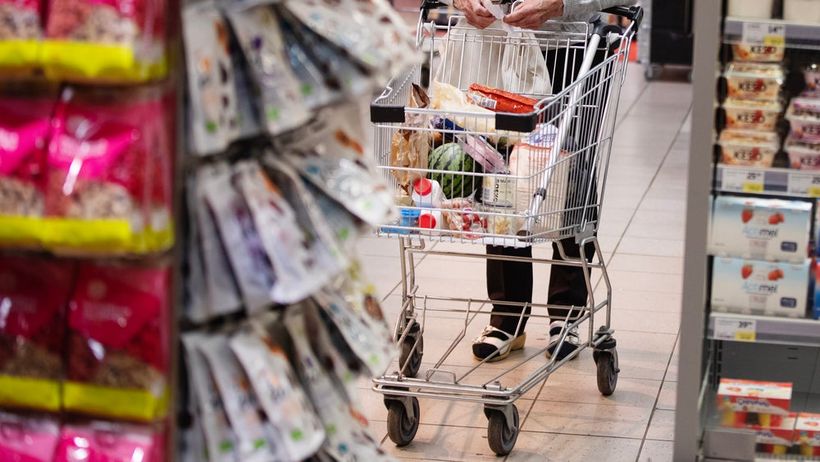 Arkivbild genrebild matbutik ICA 2022