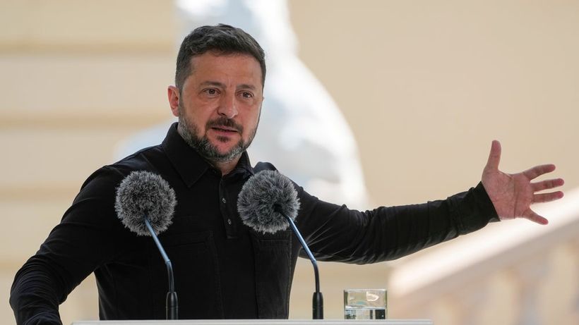 Ukraine's President Volodymyr Zelenskyy talks during a joint press conference with Britain's Prime Minister Keir Starmer in Kyiv, Ukraine, Thursday July 16, 2026. (AP Photo/Efrem Lukatsky) XEL107

Volodymyr Zelenskyj
Ukraina