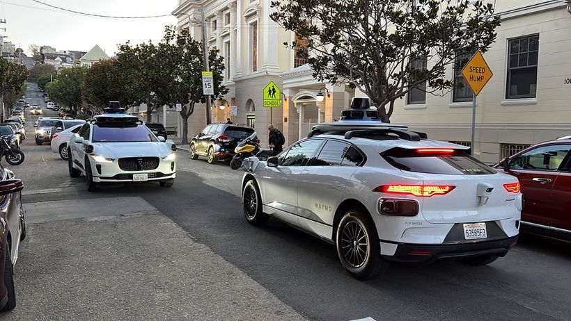 Waymos förarlösa taxibilar i San Francisco.