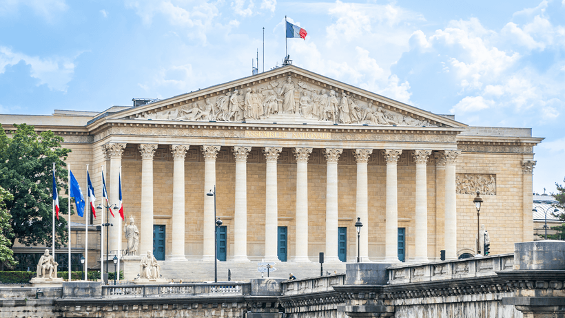 Nationalförsamlingen i Paris – platsen för Frankrikes politiska turbulens och budgetförhandlingar.