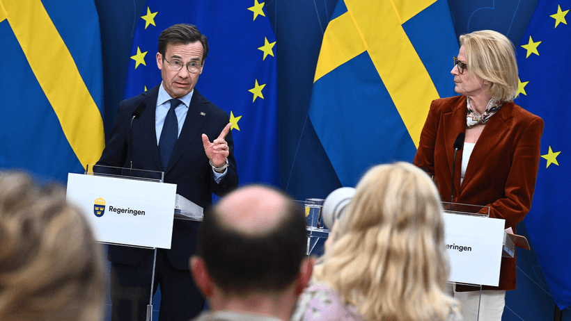 Statsminister Ulf Kristersson (M) och finansminister Elisabeth Svantesson (M) under pressträff om de ekonomiska konsekvenserna av kriget i Iran och möjliga åtgärder framåt. April 2026