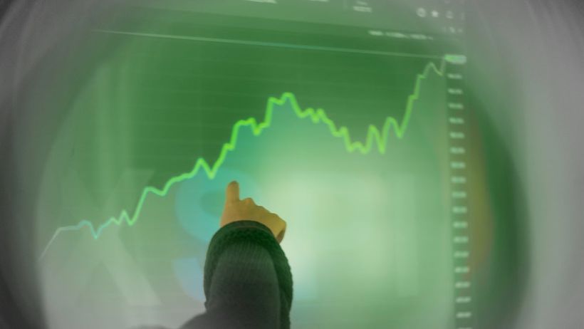 Nasdaq grönt upp grön börsen börs graf infront toppar klättrar volatil stockholmsbörsen genre