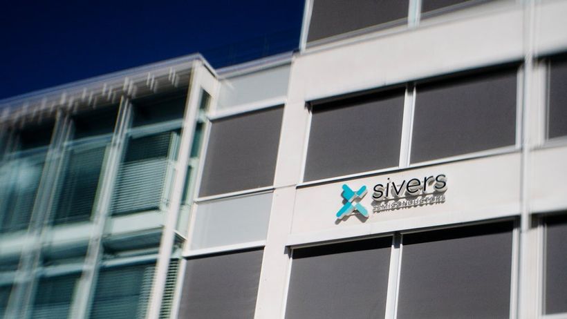 2026-04-21 Stockholm Kista fasad skylt genre Sivers 