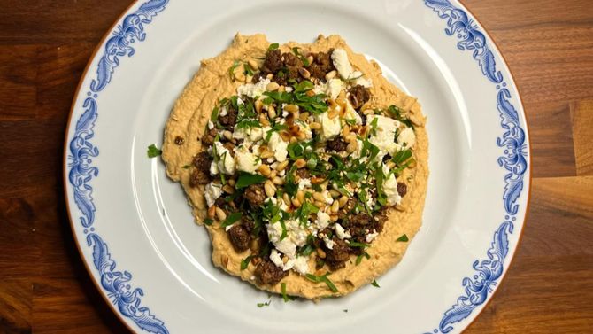 Hummus med lammfärs och fetaost