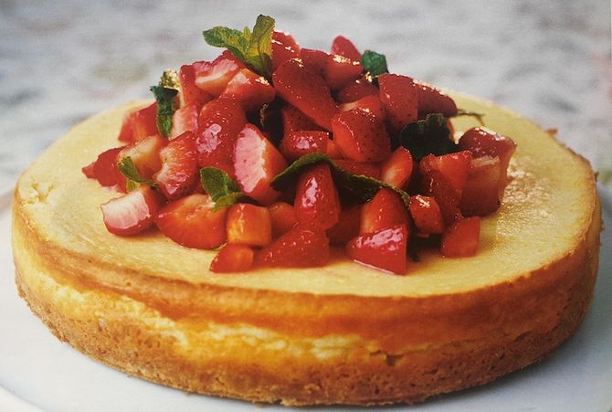 Vin till cheesecake med rårörda jordgubbar | Tokig i tårta