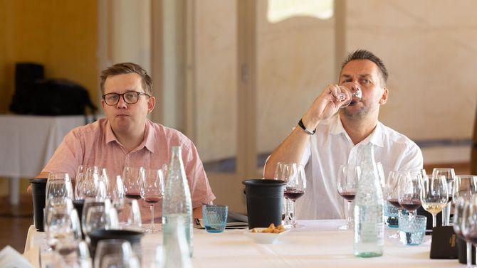 Carl Mörn, Head of Retail, och Janne Lindholm, Restaurangchef, från Viking Line. 