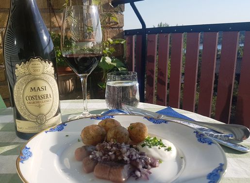 Masi Amarone Costasera till Matjessill - sommarens snackis-kombination