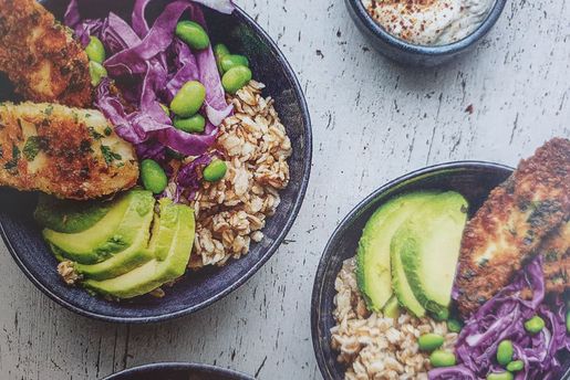 Vin till panerad haloumi med örter