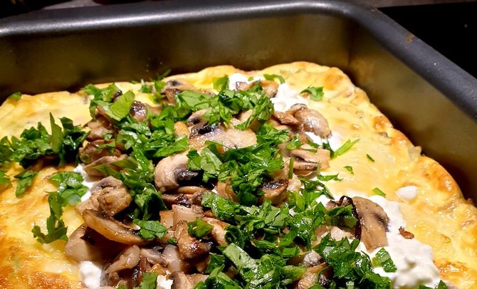 Vin till frittata med vitlöksfräst svamp och örtricotta