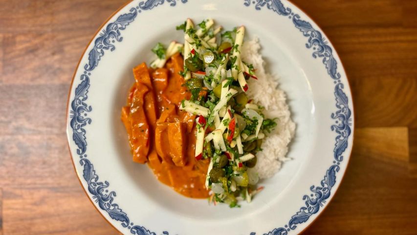 Korvstroganoff med äppelsallad och ris