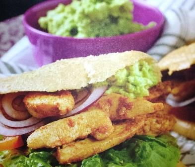 Kycklingfajitas med guacamole i pitabröd