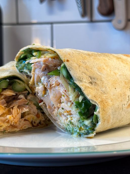 Lax Wrap med sparrissallad och avokadosås