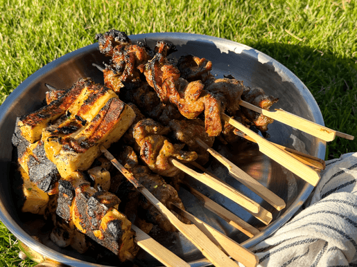 Grillspett på grillen