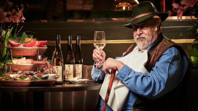 Leif GW Persson lanserar nytt vin: Riesling är underskattat