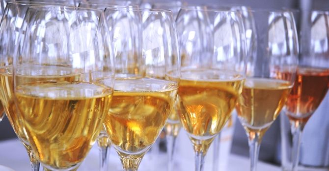 Bästa mousserande vin 2017 - Champagne och fler i Systembolagets beställningssortiment