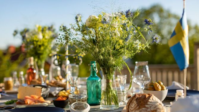 Champagne till midsommar – 3 bubbel till midsommarfirandet