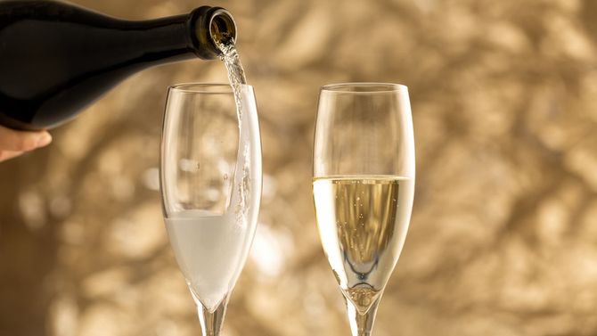 Mousserande och vitt vin - 8 december